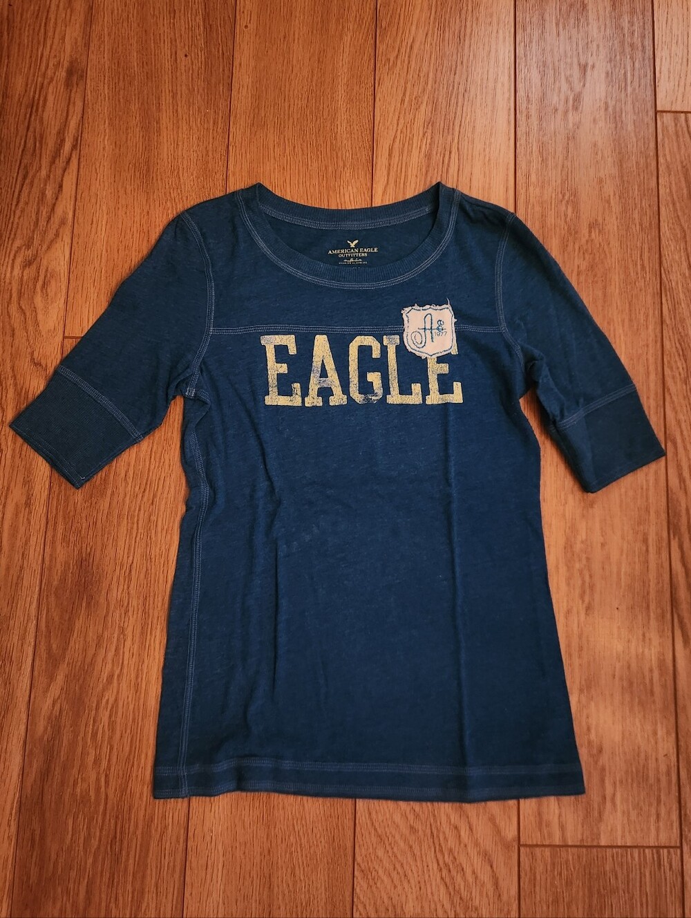 Vintage American Eagle Outfitters Short Sleeve Graphic Tee Blue Medium